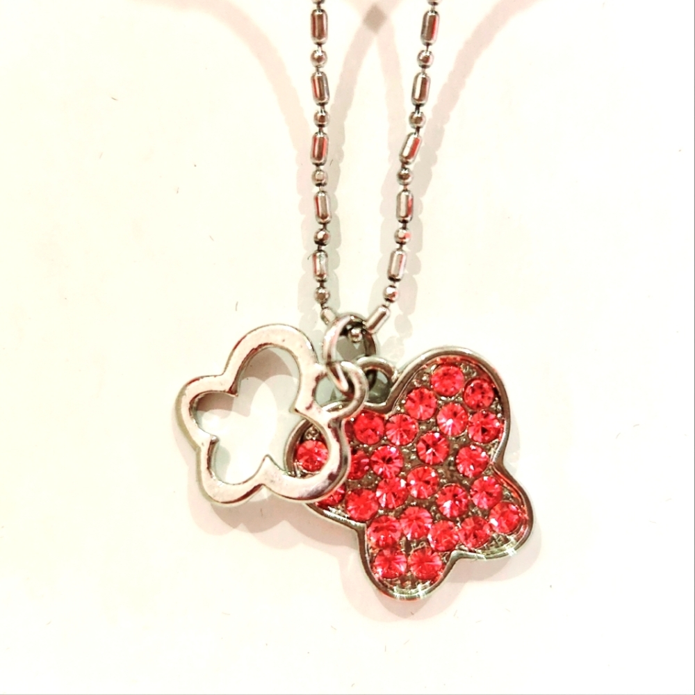 Unique and charming design Butterfly 🦋 pendant necklace